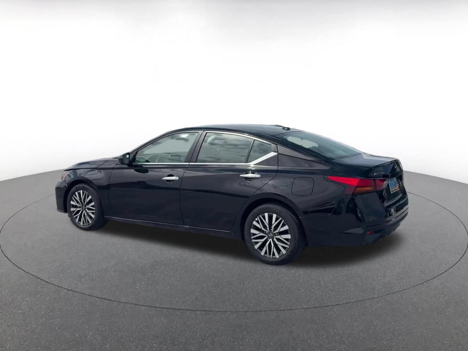 Thumbnail: 2025 Nissan Altima - 8
