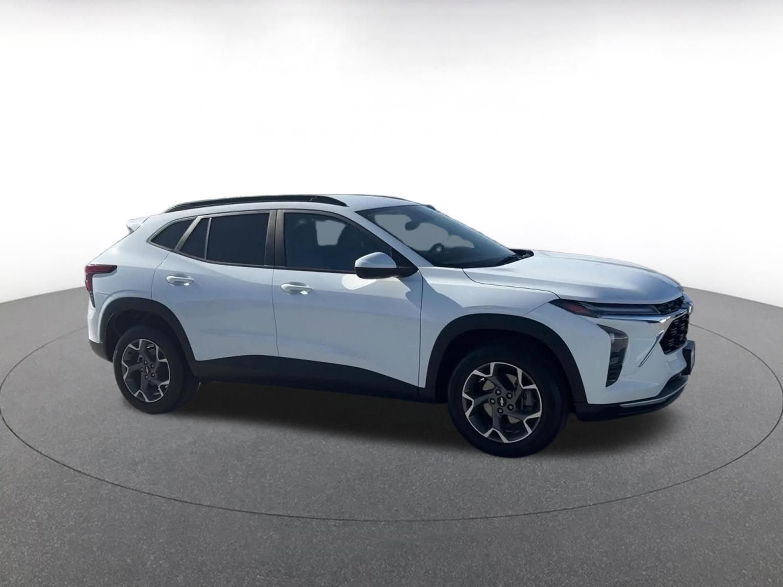 Thumbnail: 2025 Chevrolet Trax - 2
