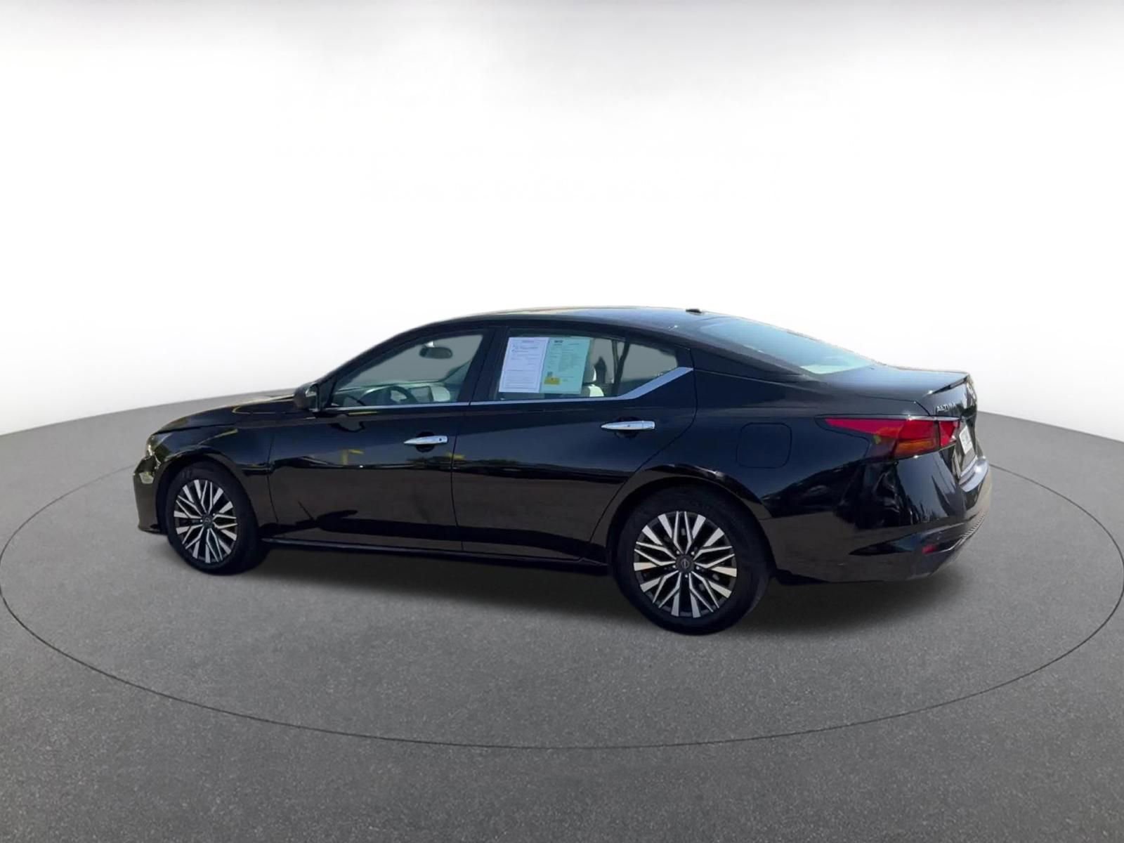 Thumbnail: 2025 Nissan Altima - 10
