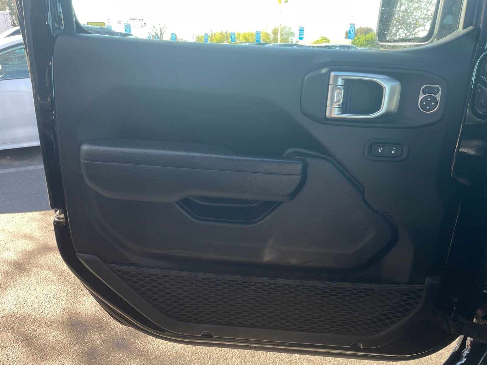 Thumbnail: 2025 Jeep Wrangler - 18