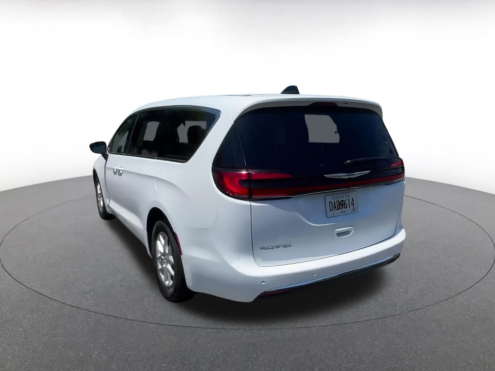 Thumbnail: 2024 Chrysler Pacifica - 11