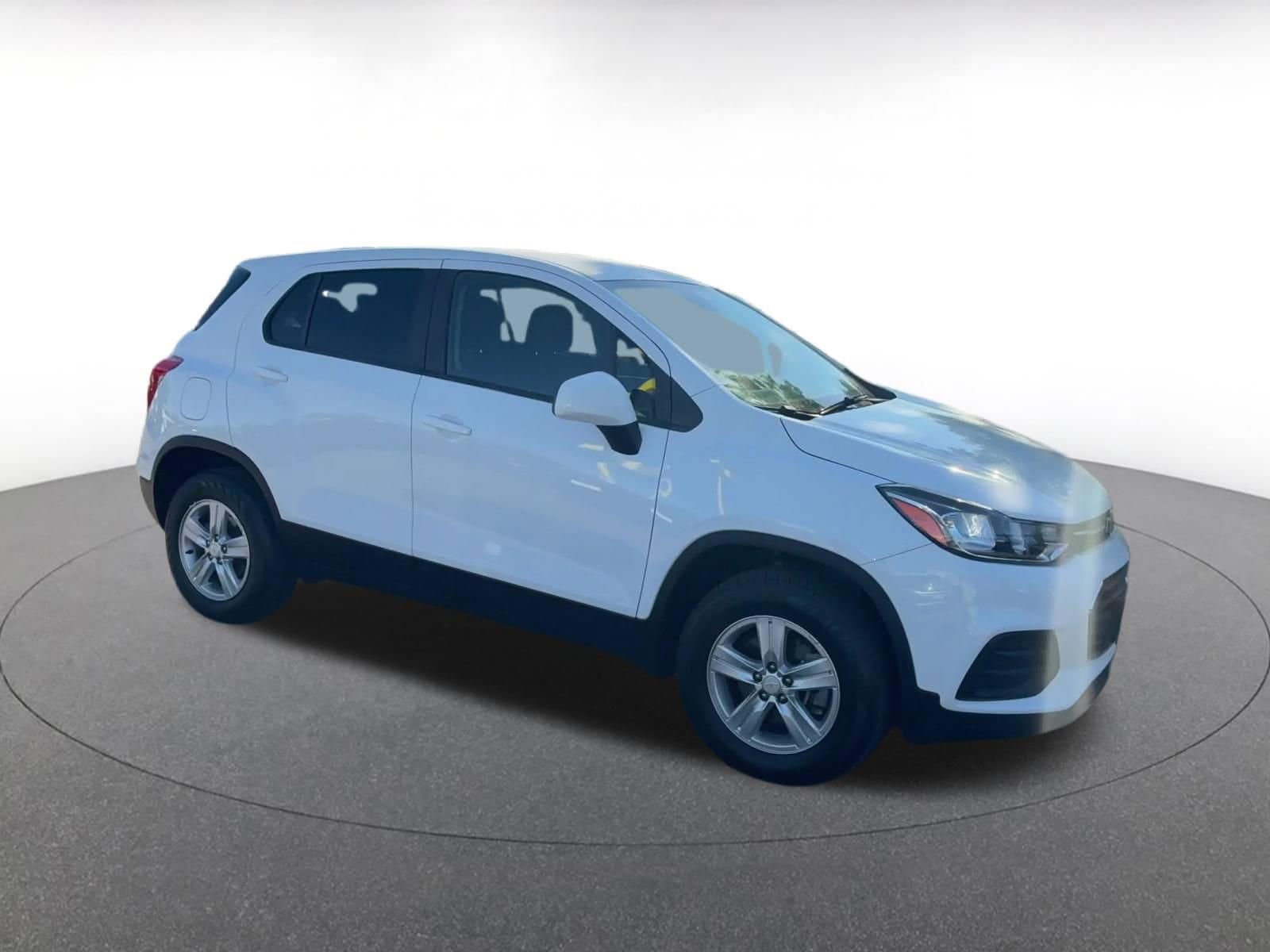 Thumbnail: 2022 Chevrolet Trax - 2