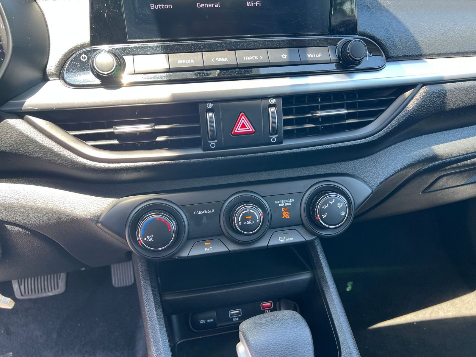 Thumbnail: 2024 Kia Forte - 28