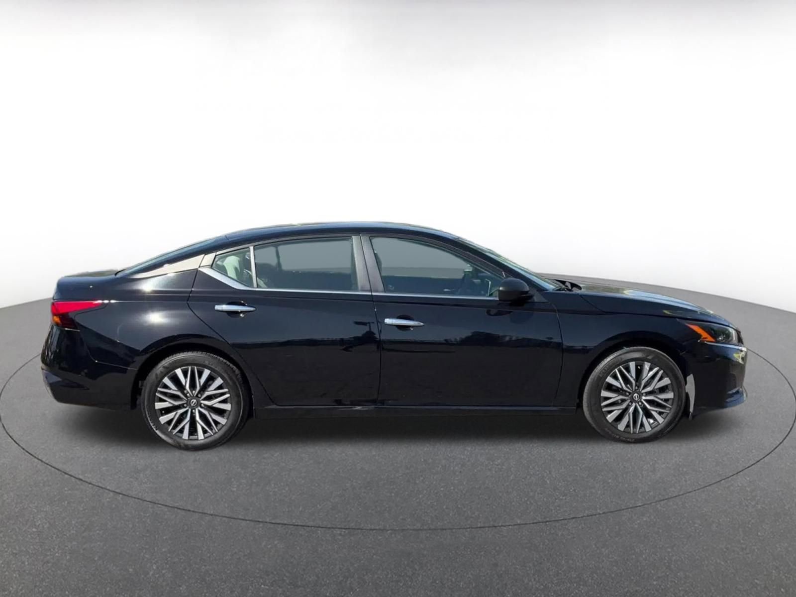 Thumbnail: 2025 Nissan Altima - 16