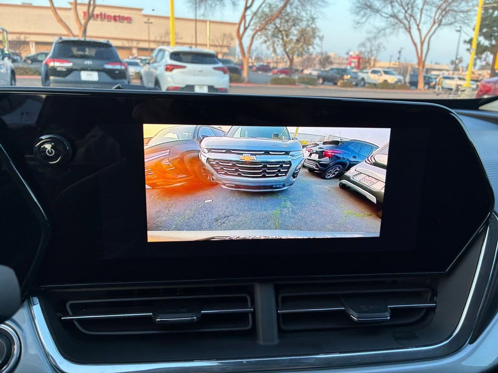 Thumbnail: 2025 Chevrolet Trax - 22