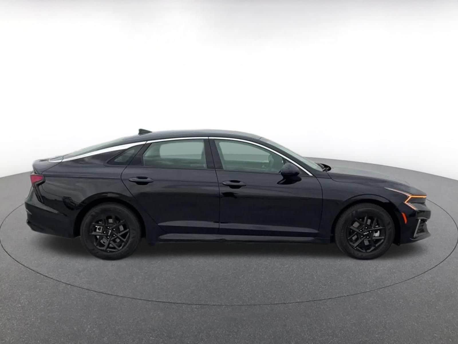 Thumbnail: 2025 Kia K5 - 16