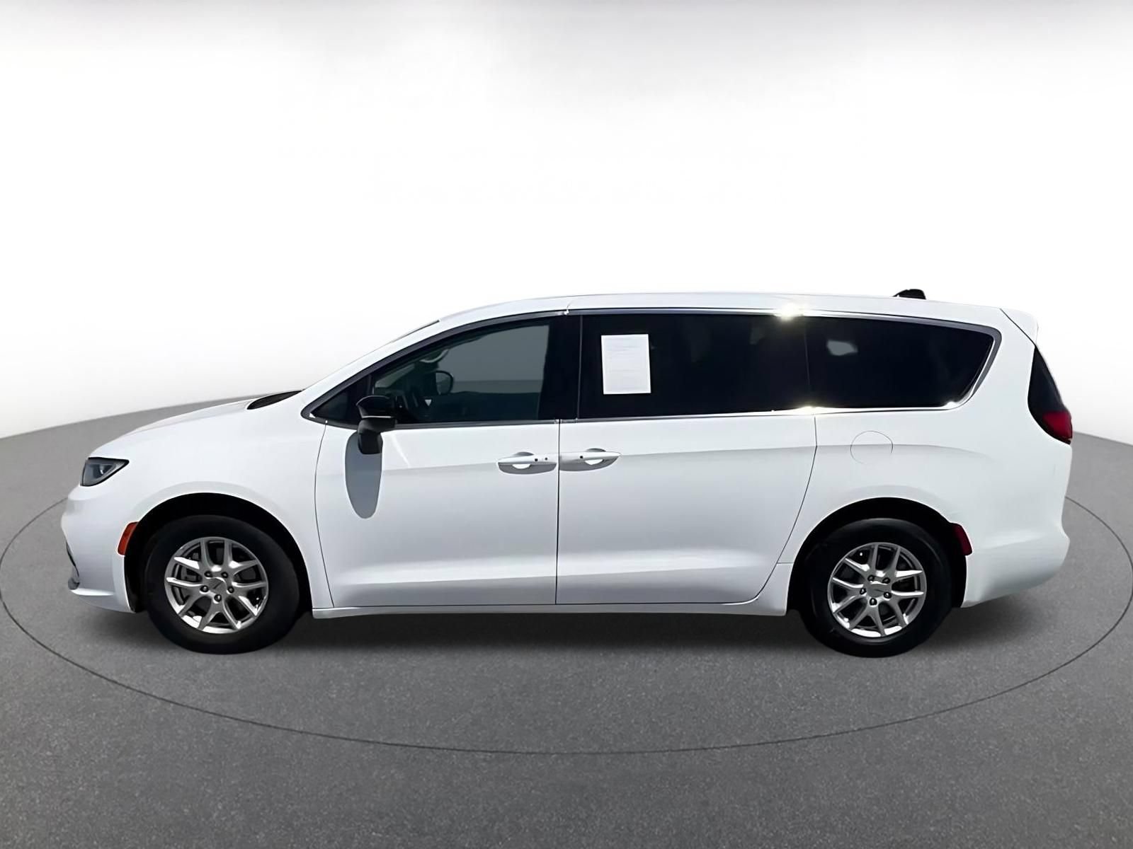 Thumbnail: 2024 Chrysler Pacifica - 7