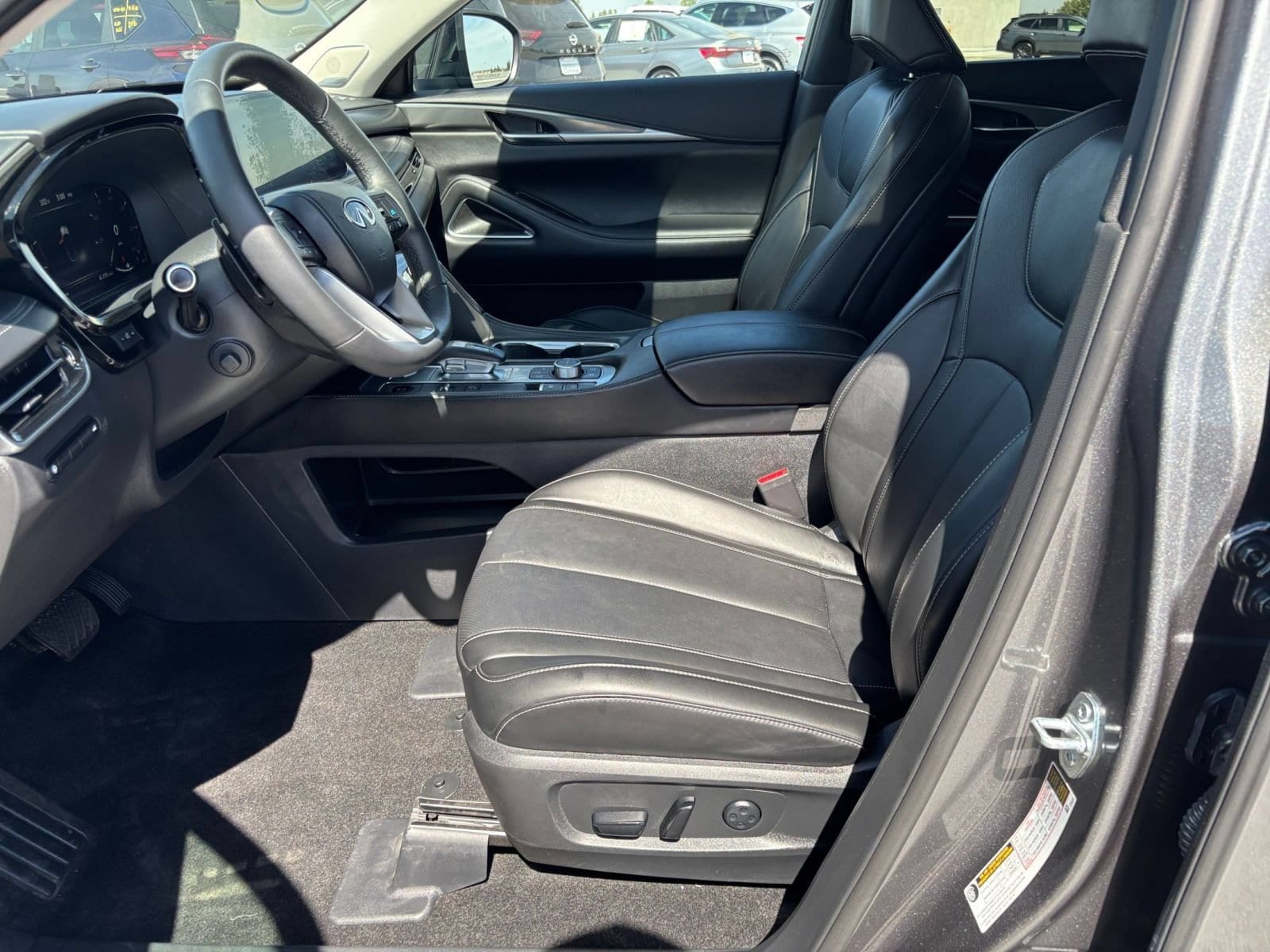 Thumbnail: 2026 INFINITI QX60 - 25