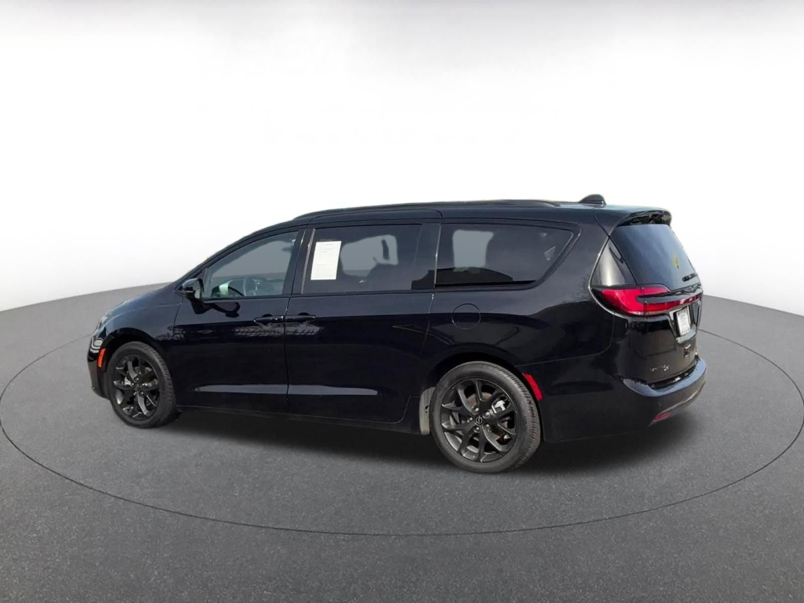 Thumbnail: 2025 Chrysler Pacifica - 10