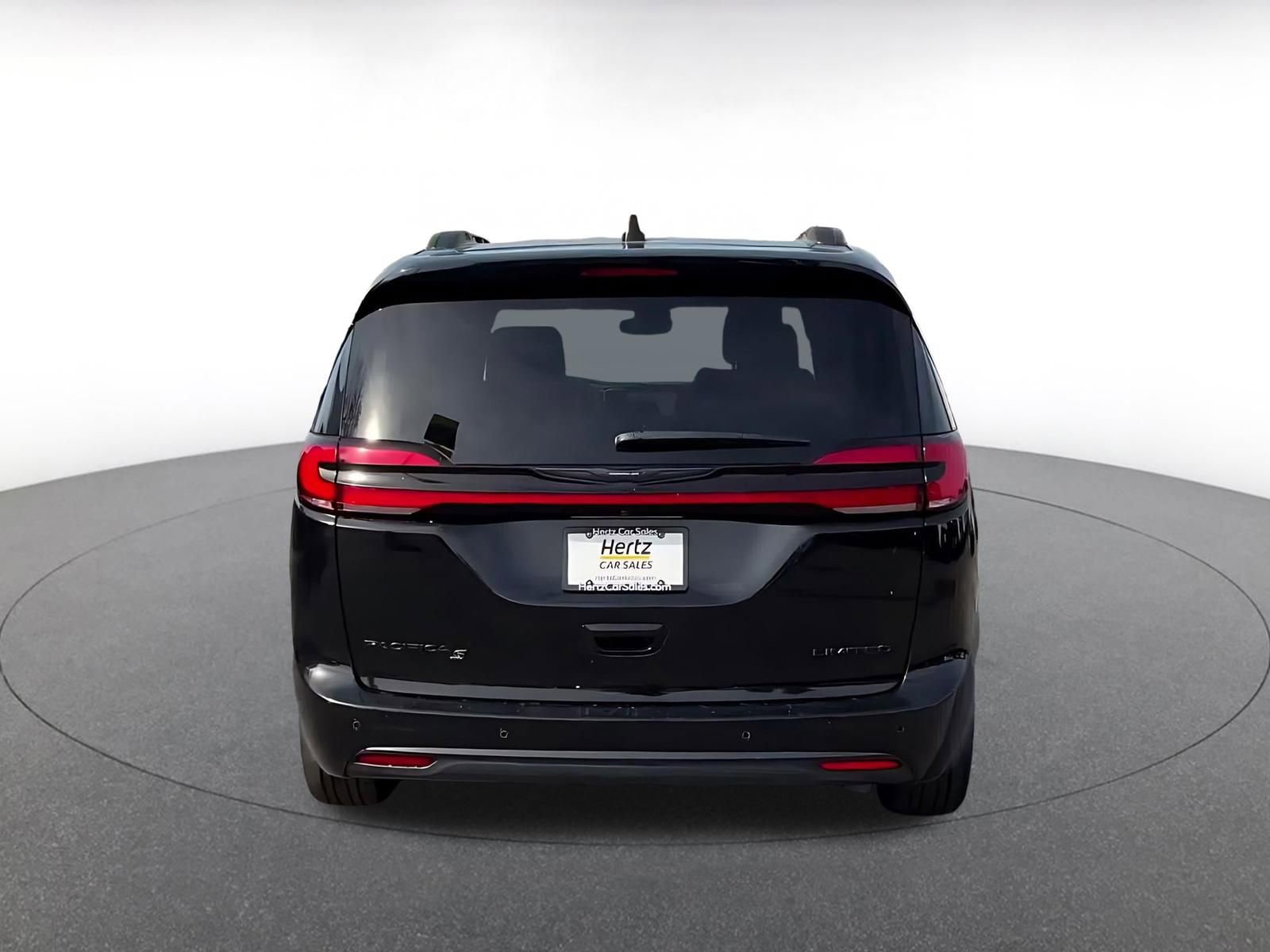 Thumbnail: 2025 Chrysler Pacifica - 12