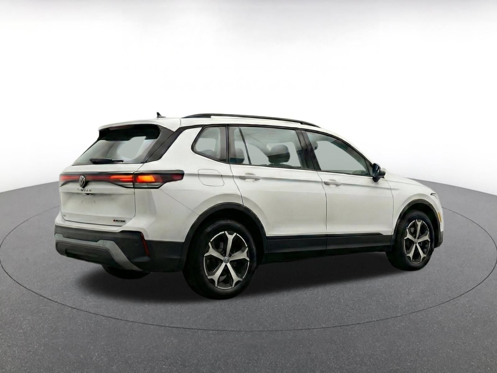 Thumbnail: 2026 Volkswagen Tiguan - 9