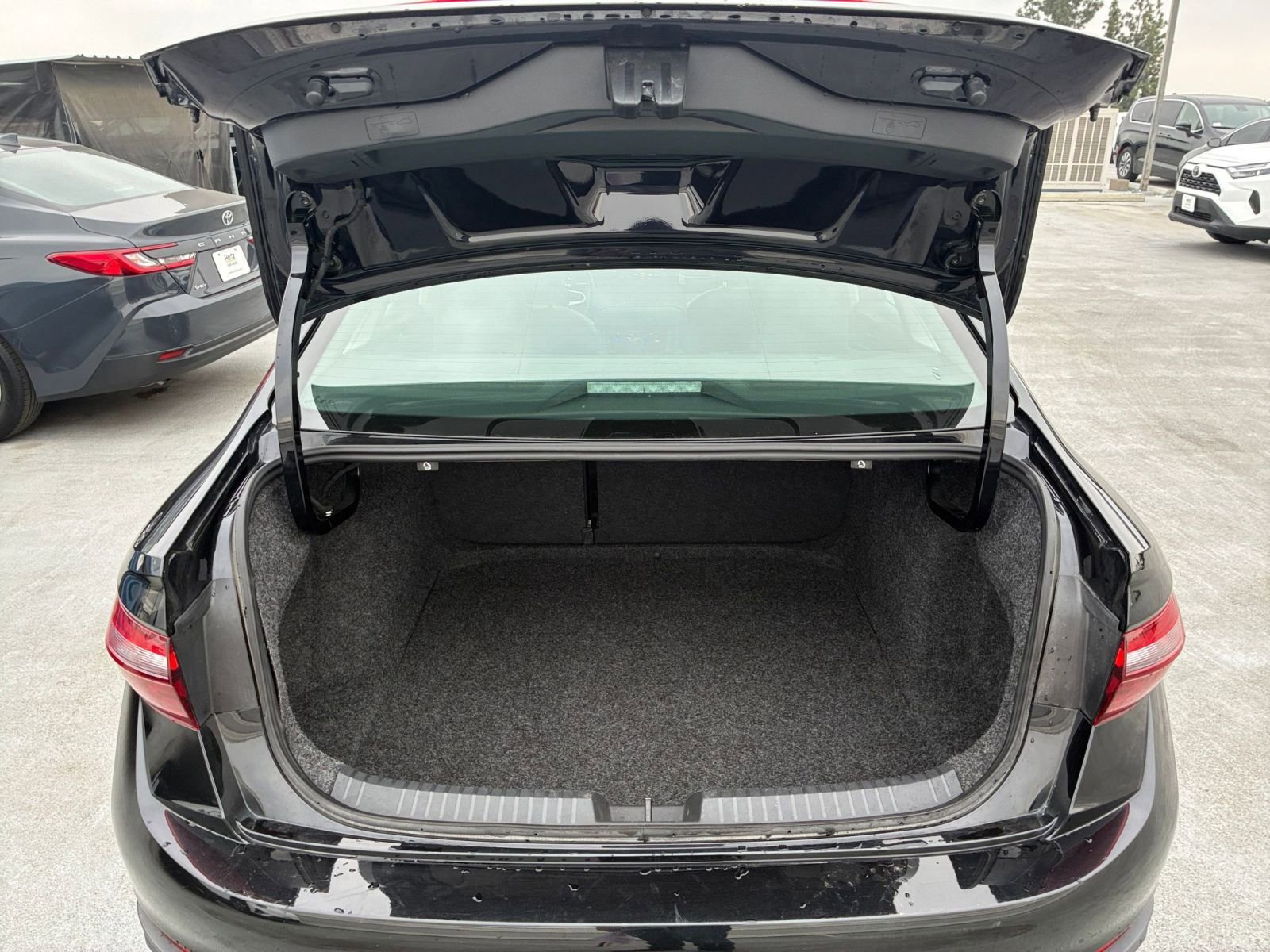 Thumbnail: 2025 Volkswagen Jetta - 30