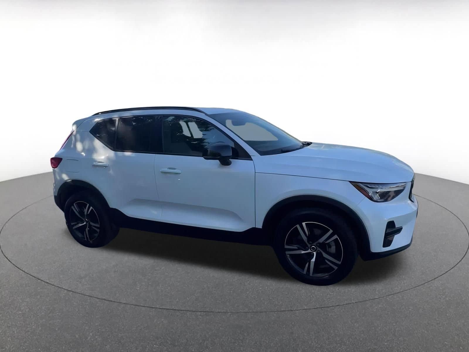 Thumbnail: 2024 Volvo XC40 - 2
