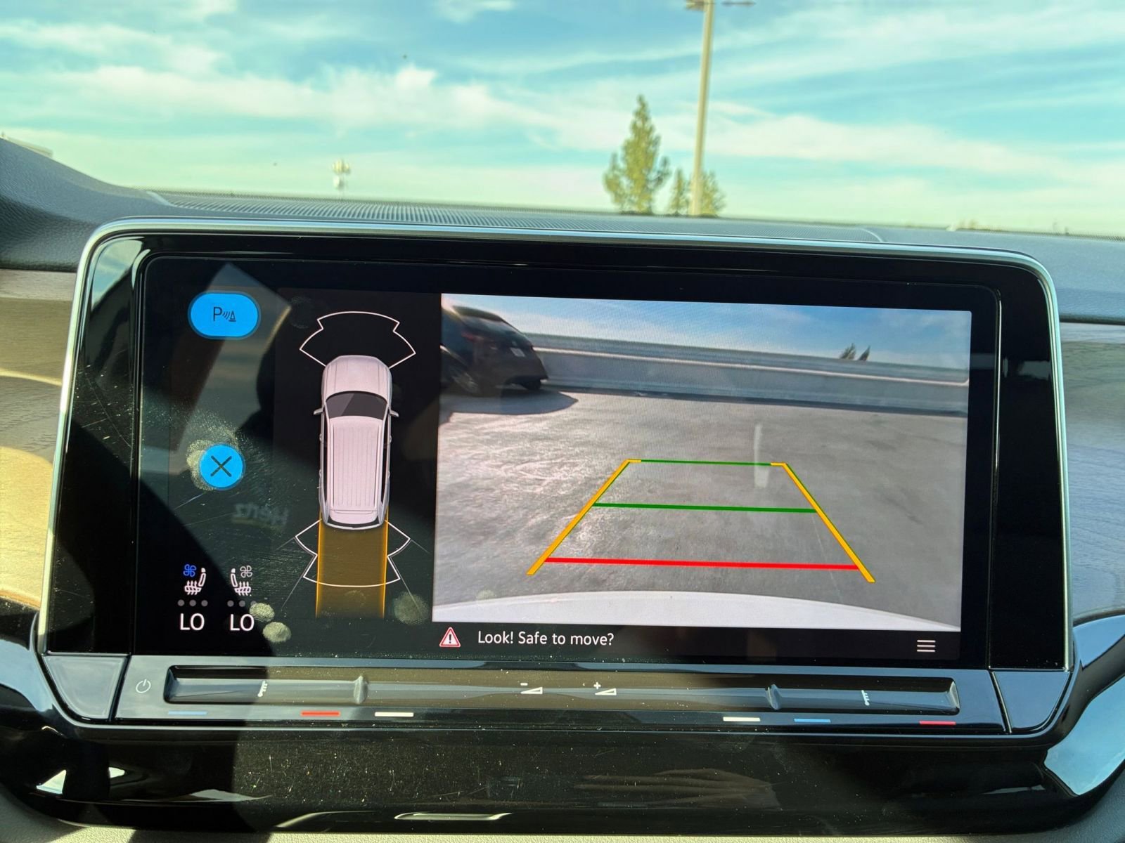 Thumbnail: 2024 Volkswagen Atlas - 25