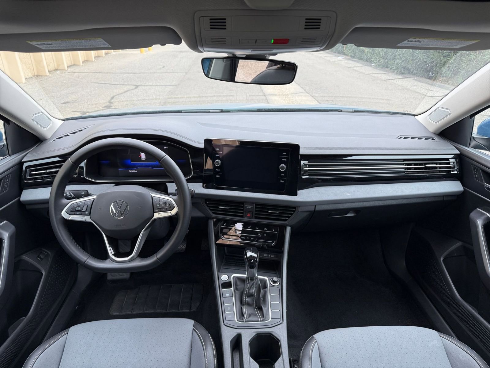 Thumbnail: 2025 Volkswagen Jetta - 32