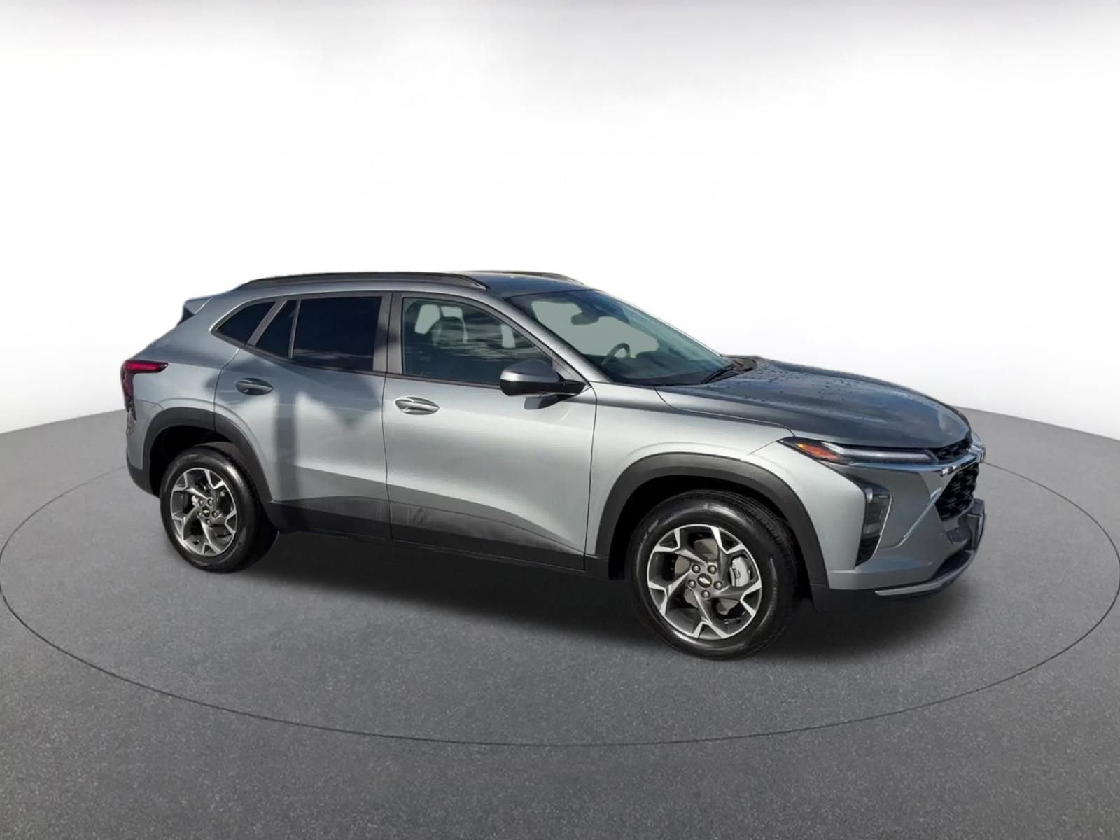 Thumbnail: 2025 Chevrolet Trax - 2