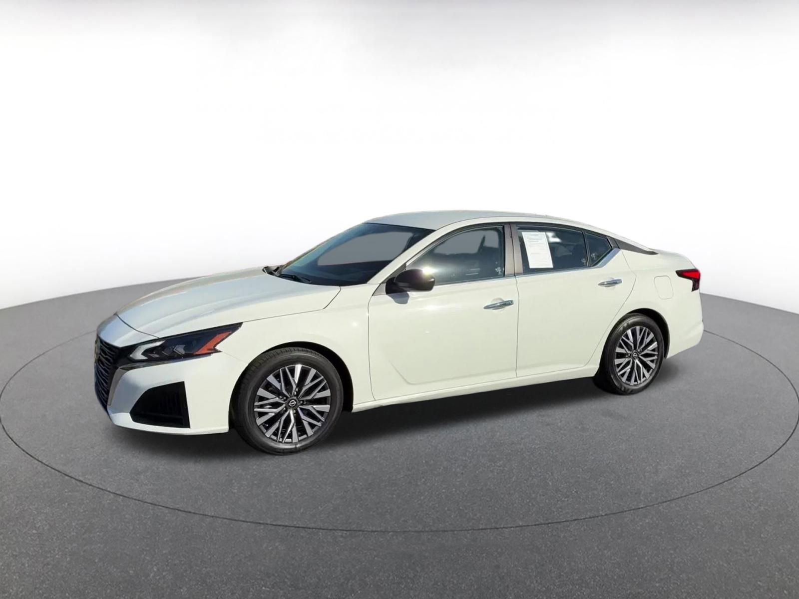 Thumbnail: 2025 Nissan Altima - 8