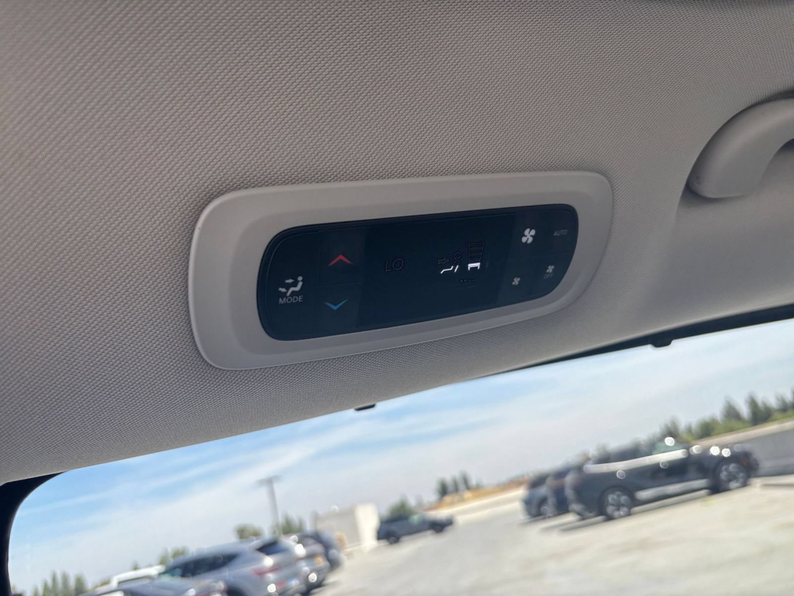 Thumbnail: 2024 Chrysler Pacifica - 22