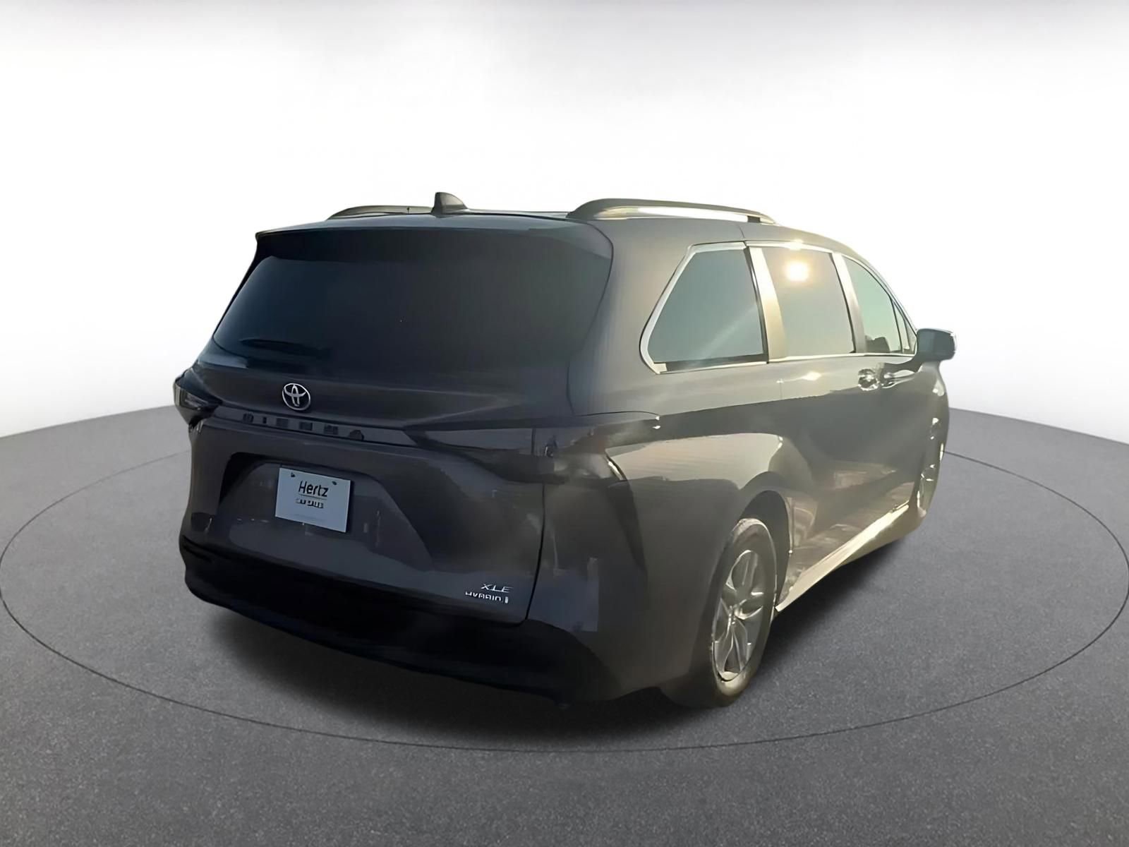 Thumbnail: 2024 Toyota Sienna - 11