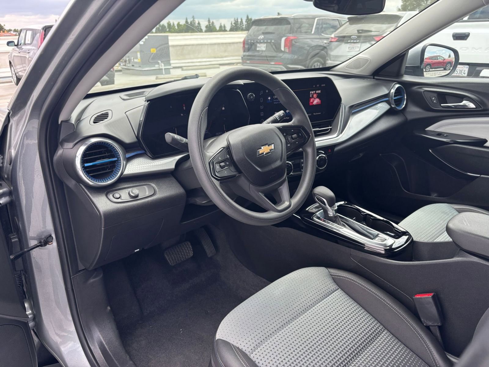 Thumbnail: 2025 Chevrolet Trax - 32