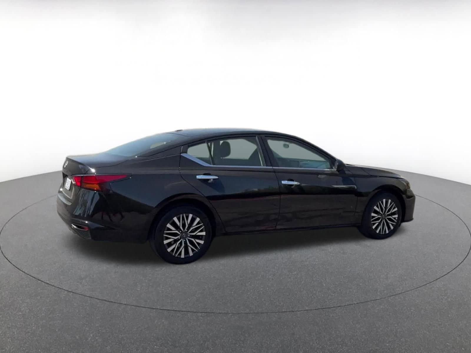 Thumbnail: 2025 Nissan Altima - 15