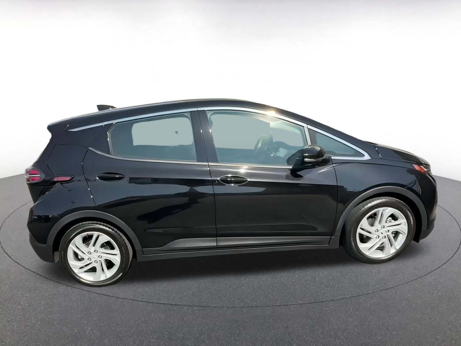 Thumbnail: 2023 Chevrolet Bolt EV - 15