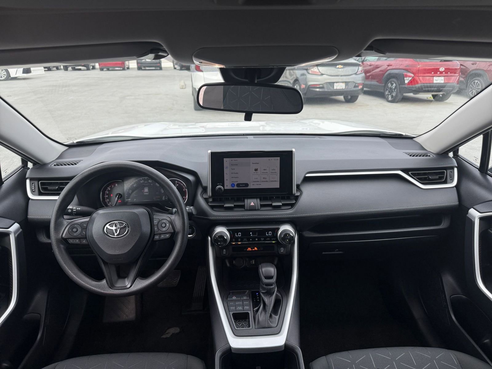 Thumbnail: 2025 Toyota RAV4 - 32