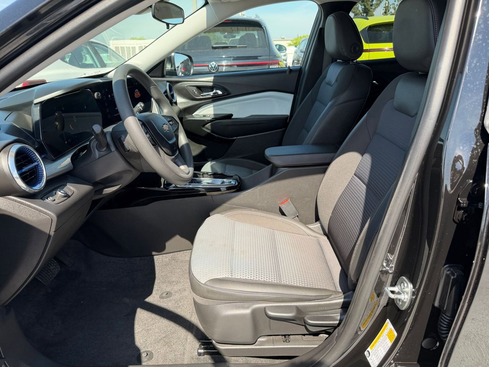 Thumbnail: 2025 Chevrolet Trax - 25