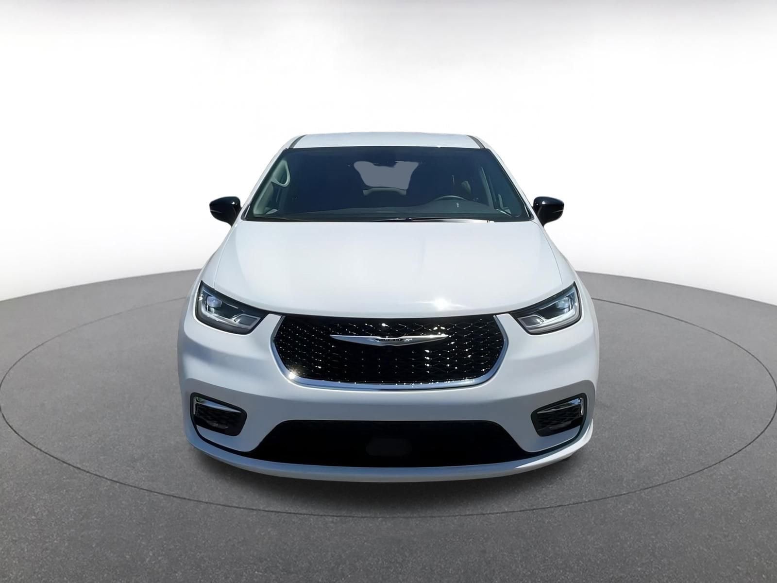 Thumbnail: 2024 Chrysler Pacifica - 5