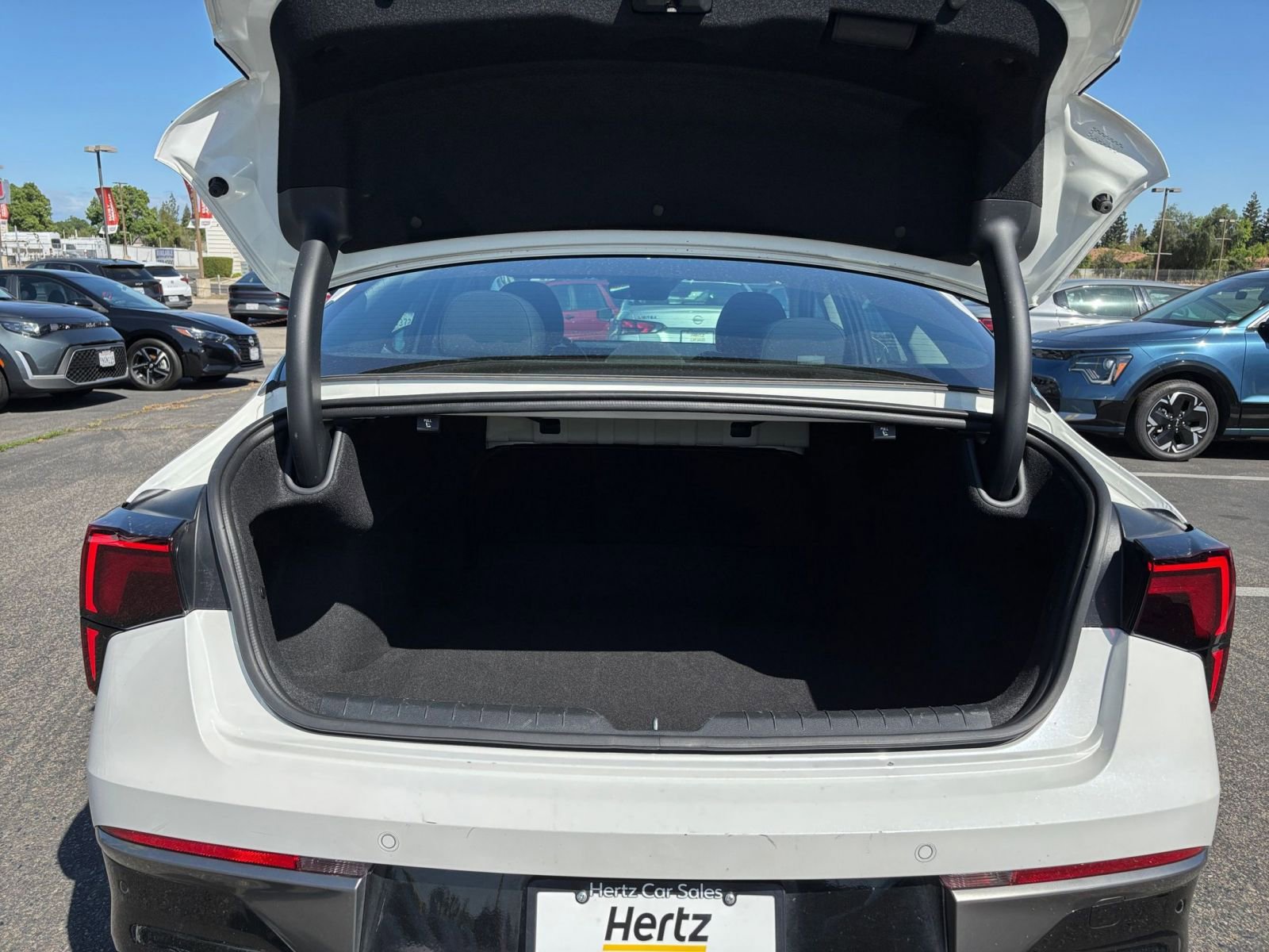 Thumbnail: 2025 Kia K5 - 31