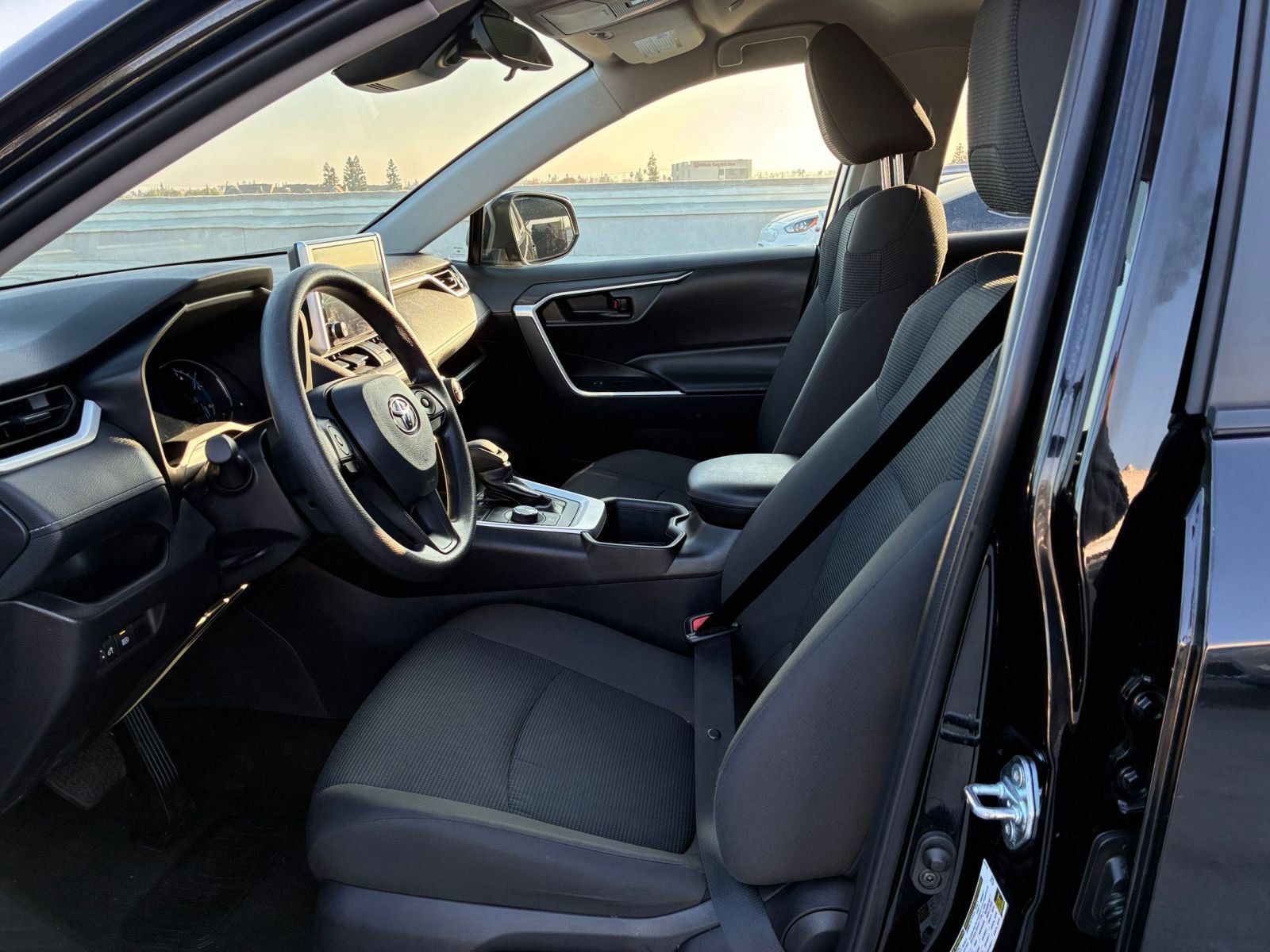 Thumbnail: 2025 Toyota RAV4 - 25