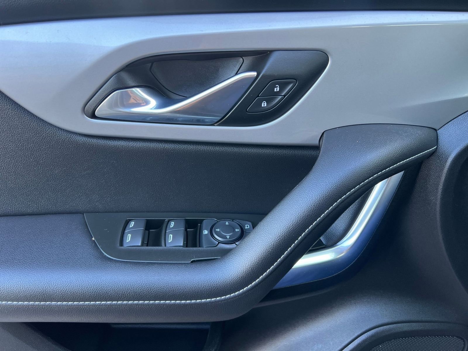 Thumbnail: 2025 Chevrolet Blazer - 18