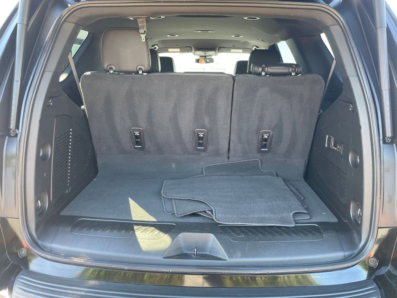 Thumbnail: 2023 Chevrolet Tahoe - 34