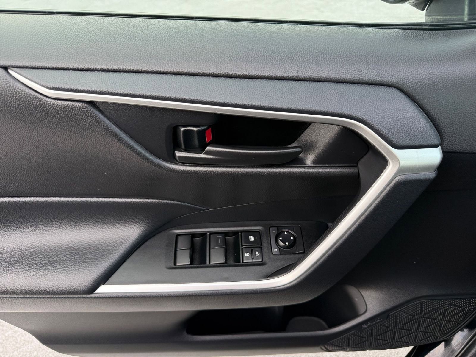 Thumbnail: 2025 Toyota RAV4 - 20