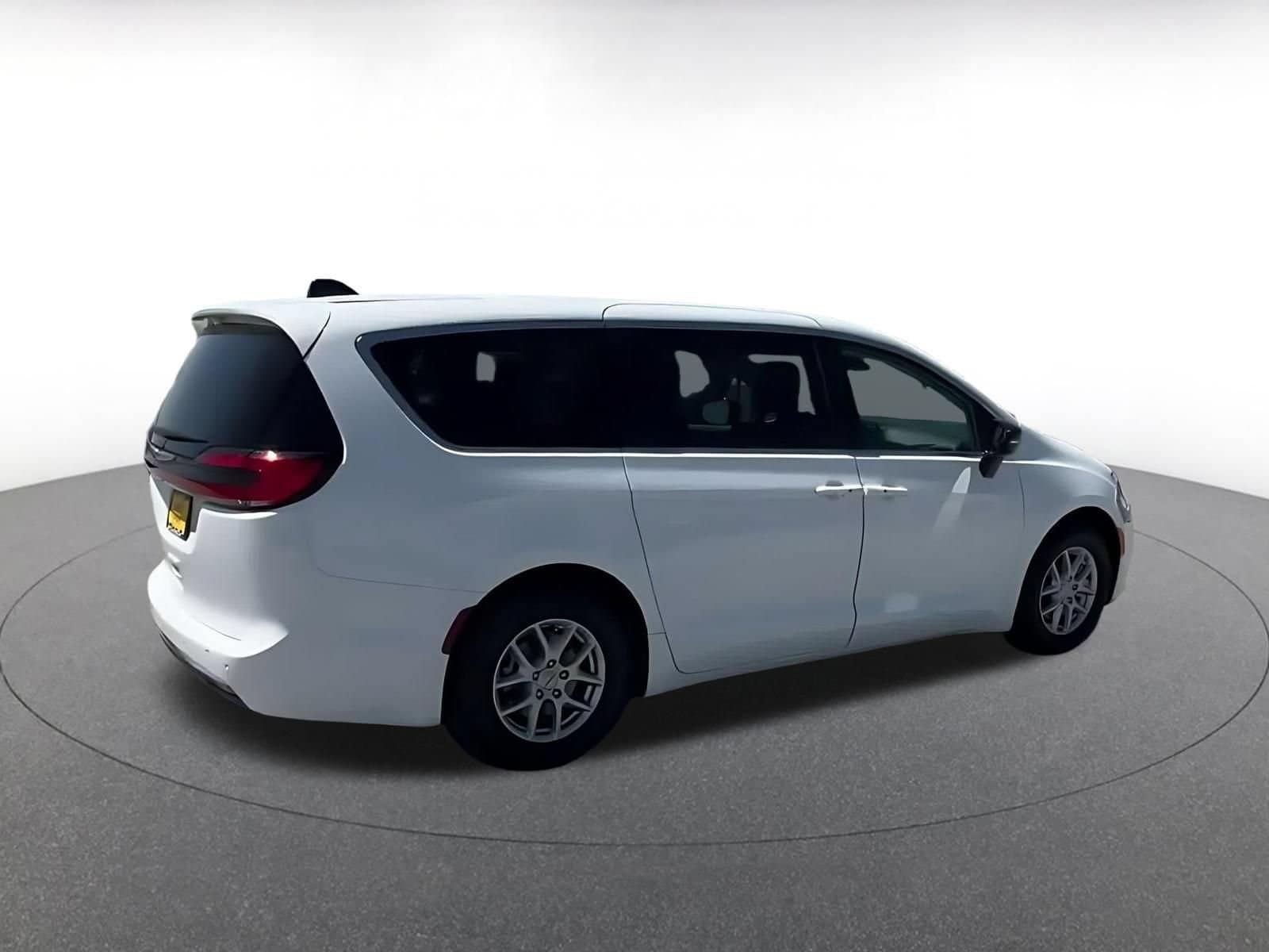 Thumbnail: 2024 Chrysler Pacifica - 13