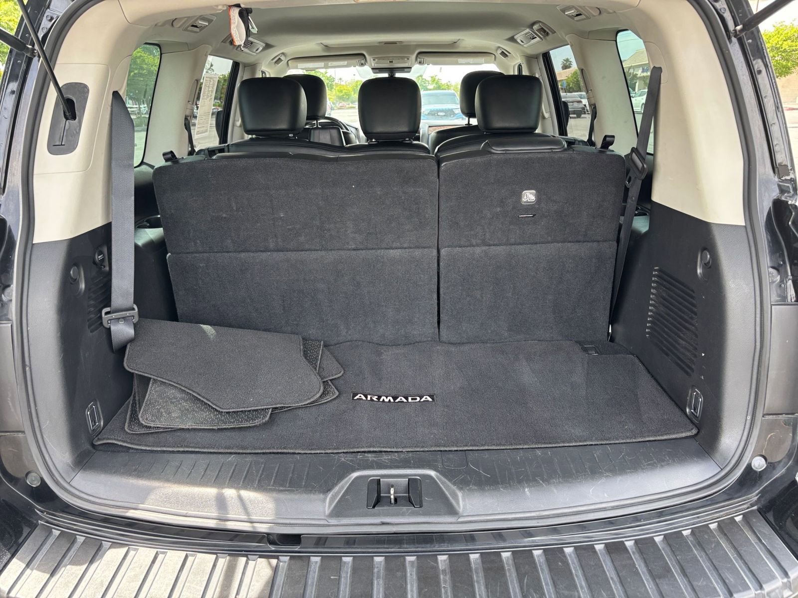 2023 Nissan Armada SL 32