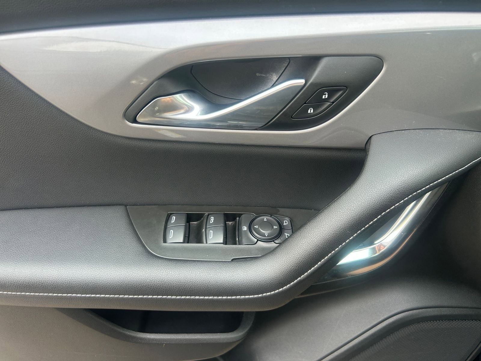 Thumbnail: 2025 Chevrolet Blazer - 18