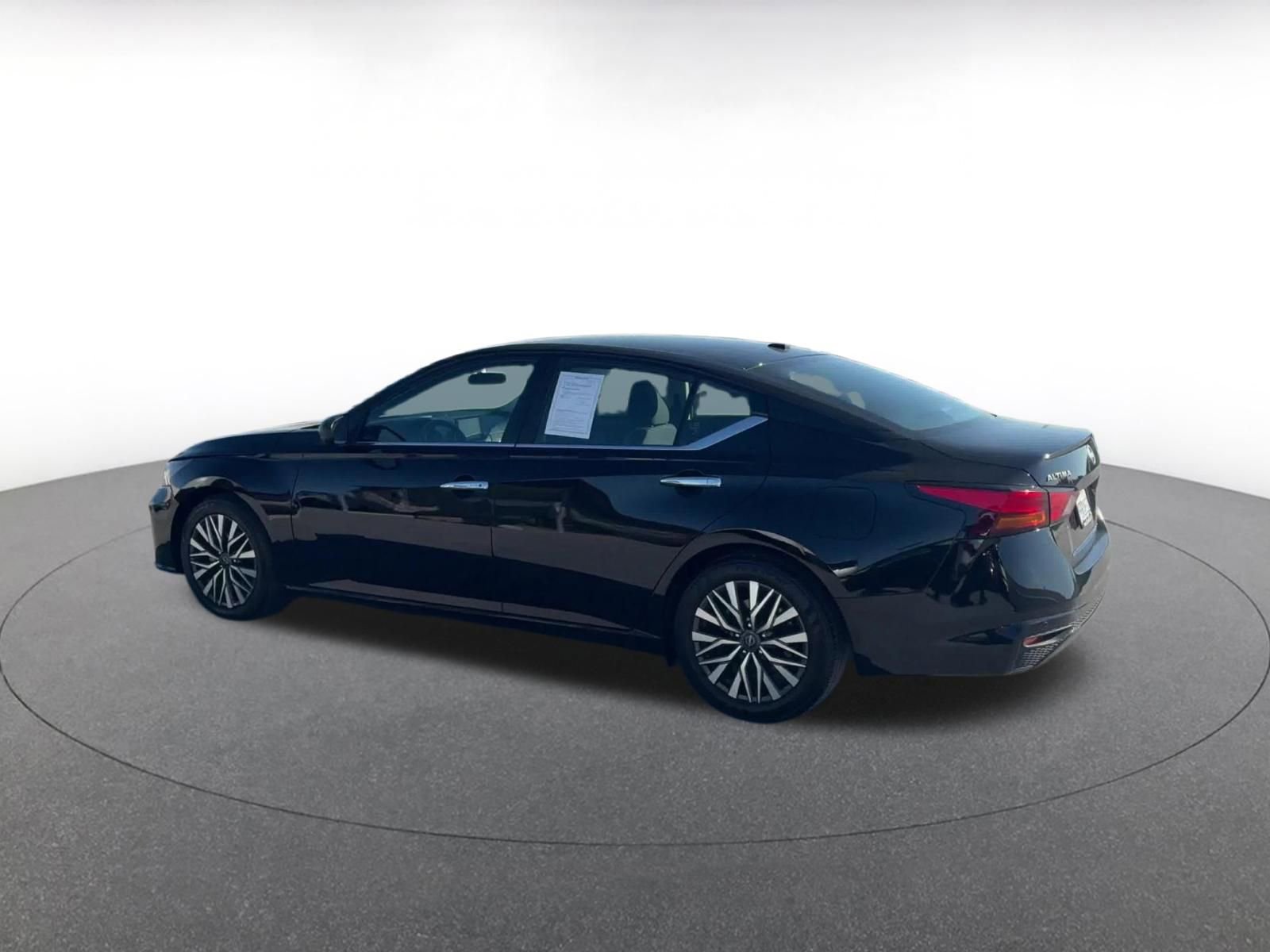 Thumbnail: 2025 Nissan Altima - 10