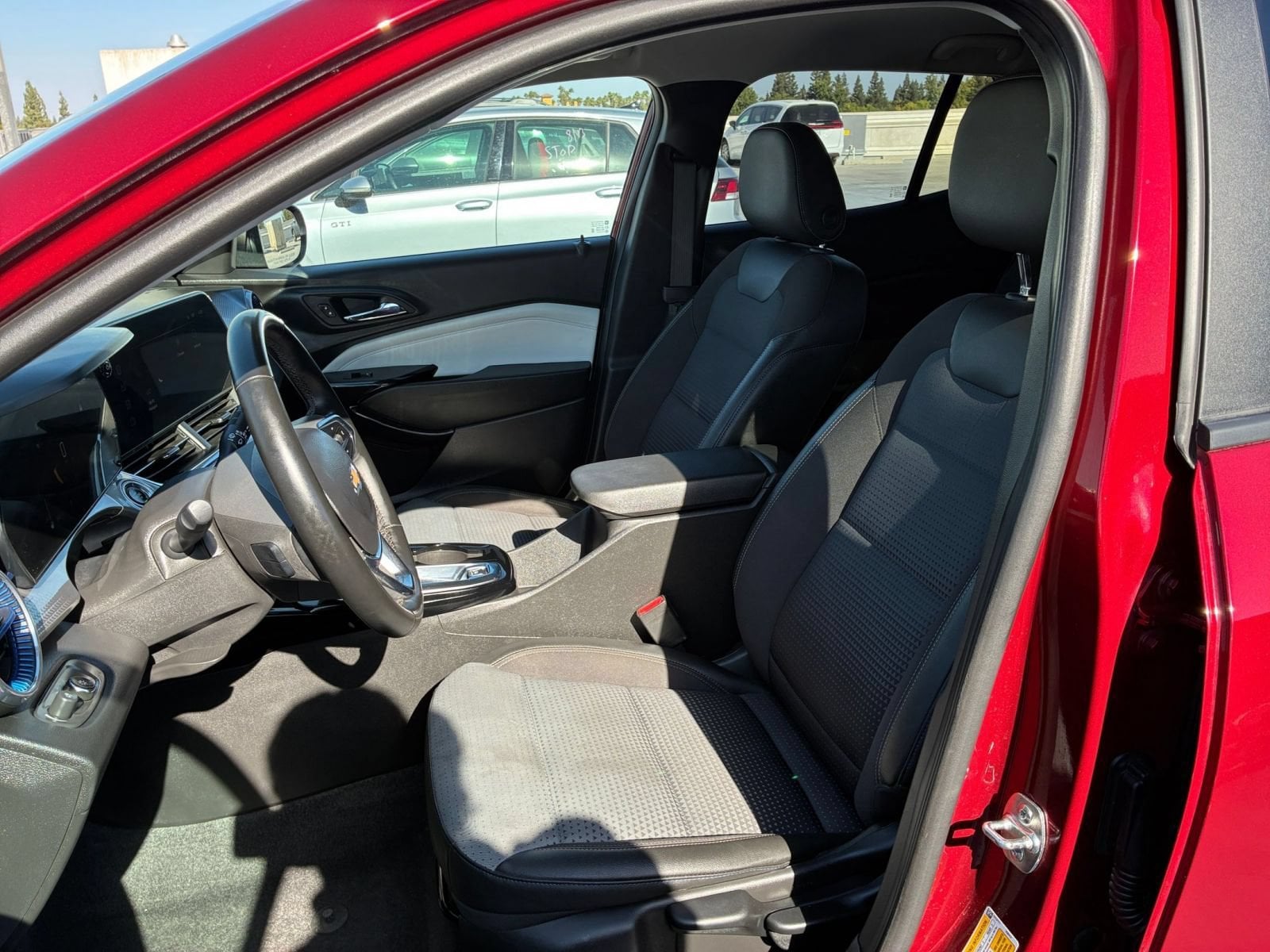 Thumbnail: 2025 Chevrolet Trax - 21