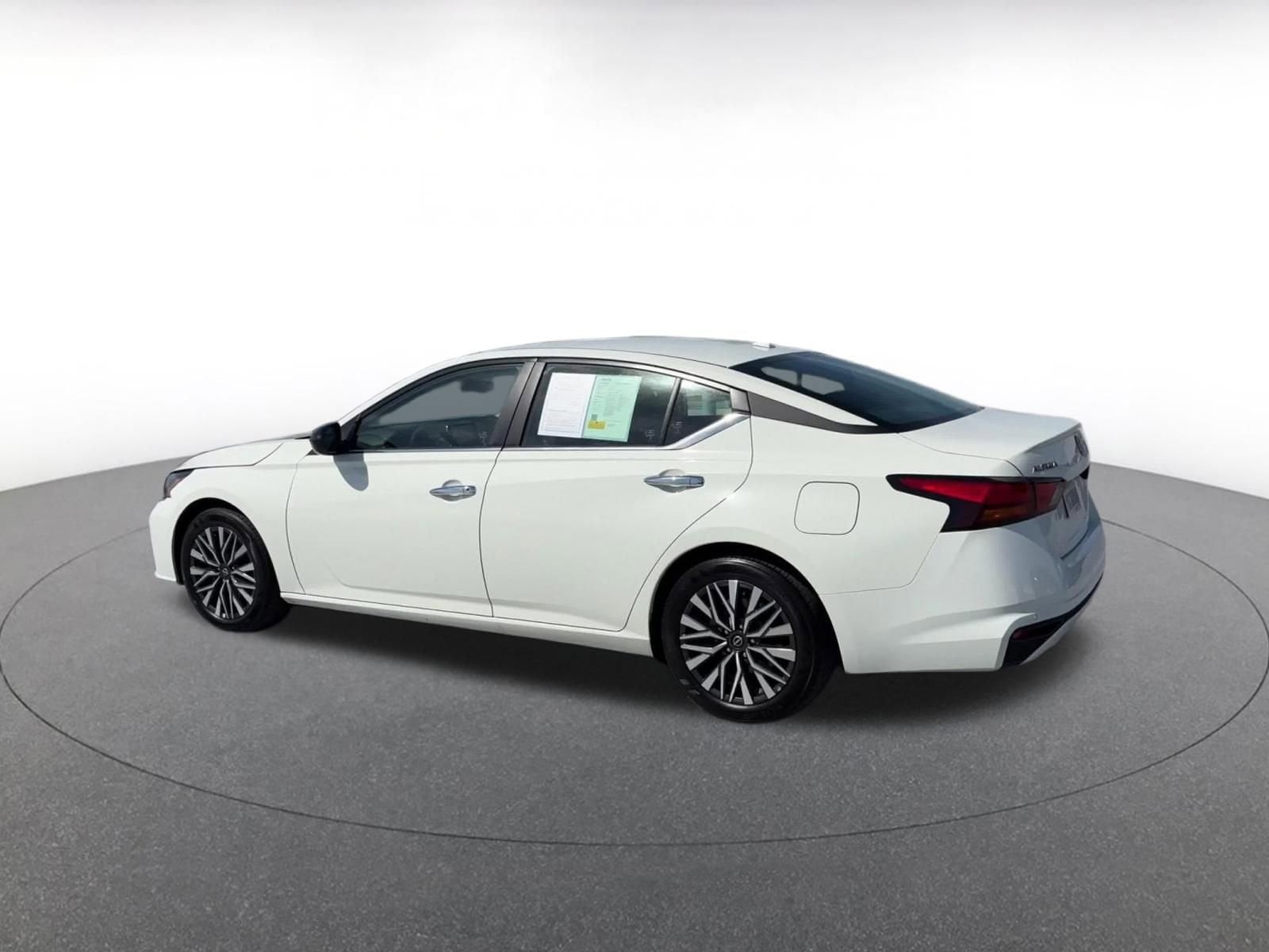 Thumbnail: 2025 Nissan Altima - 10