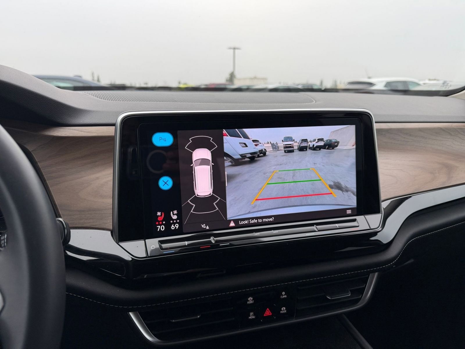 Thumbnail: 2024 Volkswagen Atlas - 17