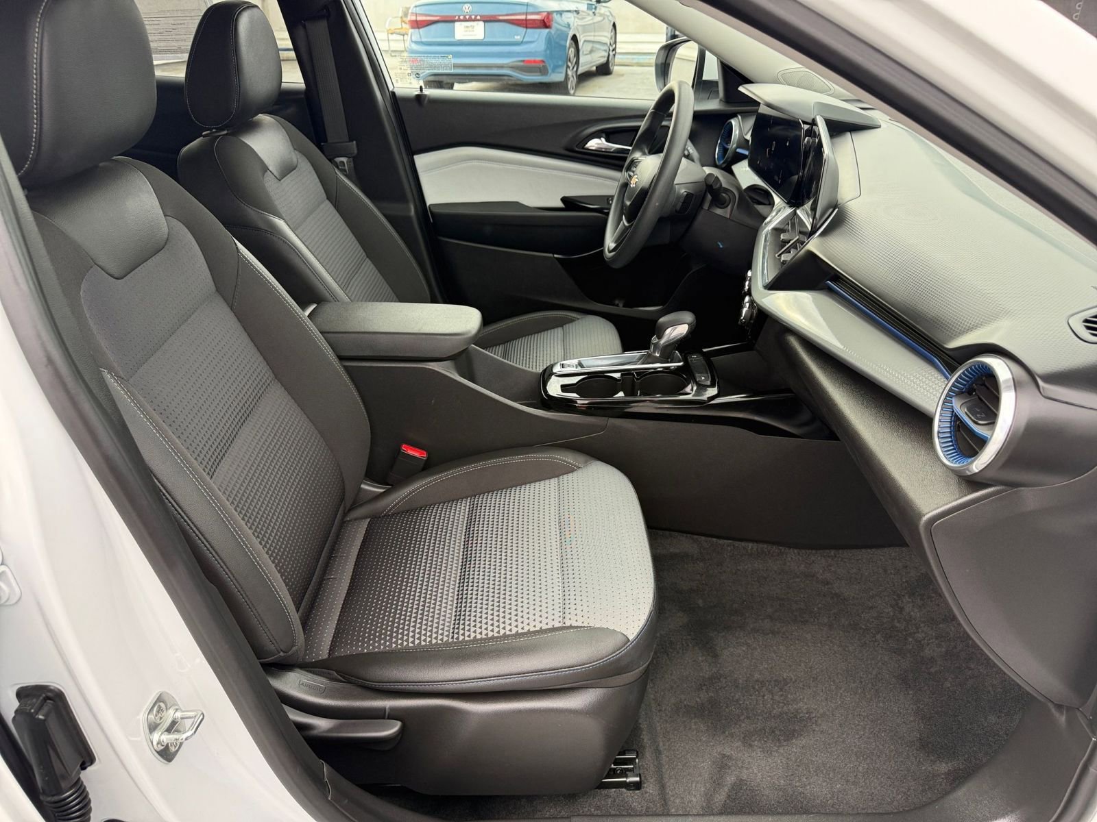 Thumbnail: 2025 Chevrolet Trax - 34