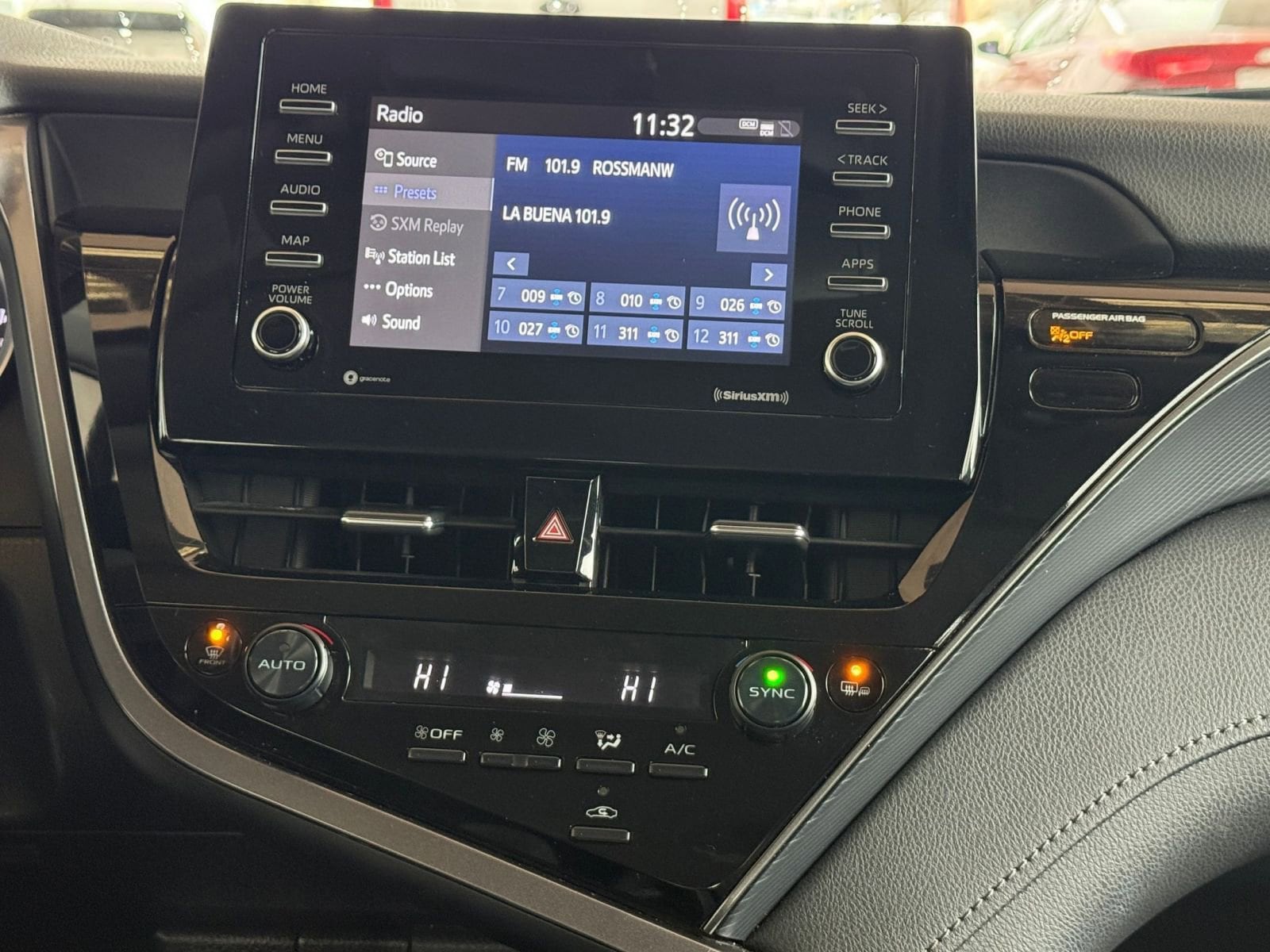 Thumbnail: 2023 Toyota Camry - 21