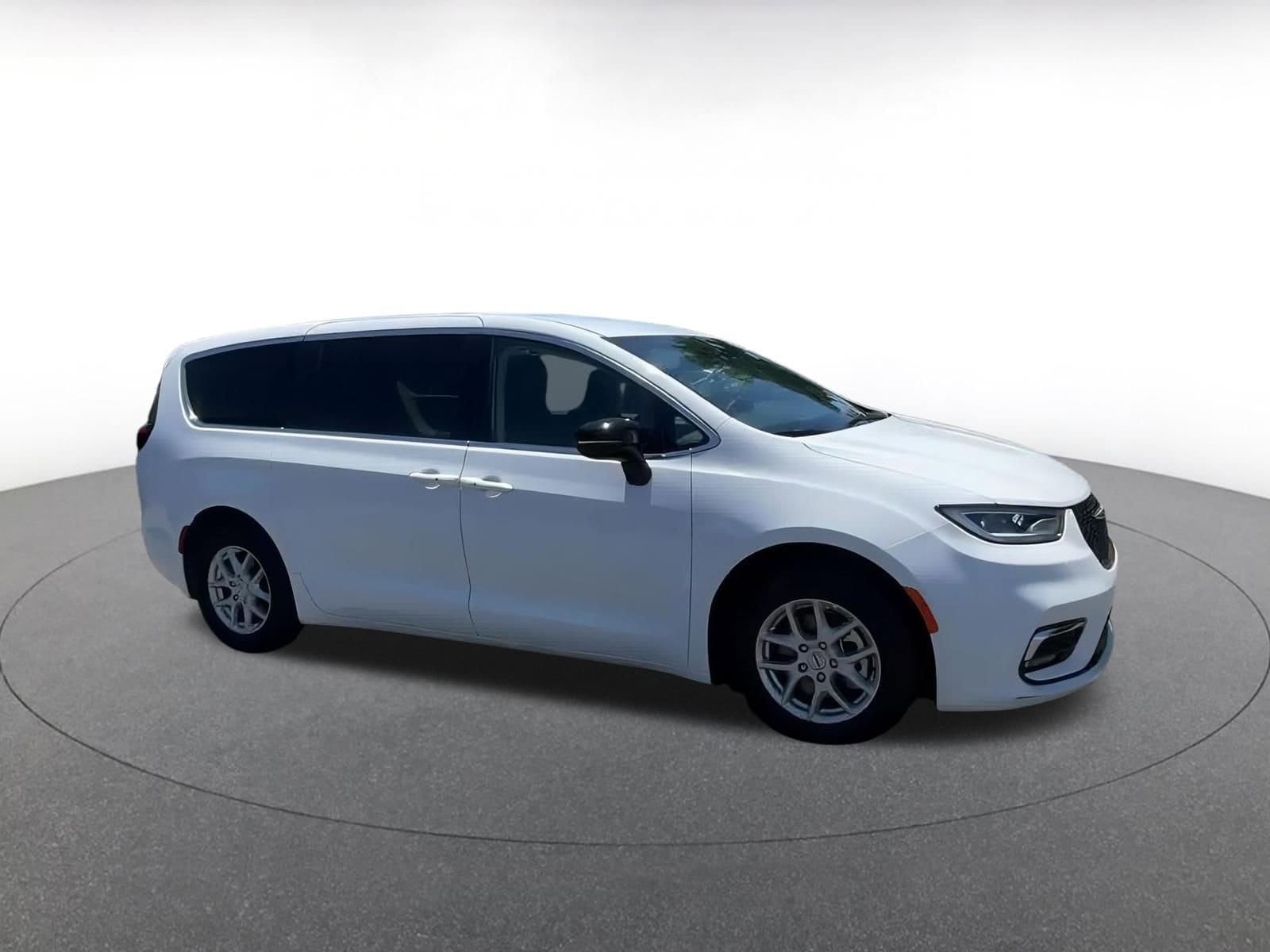 Thumbnail: 2024 Chrysler Pacifica - 2