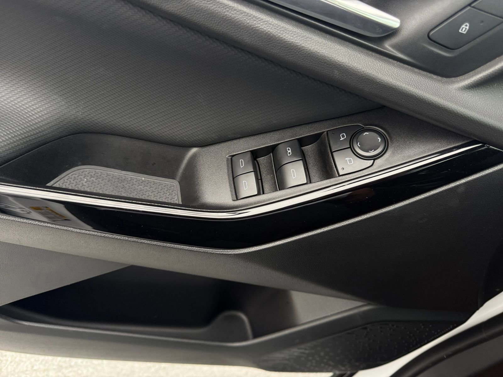 Thumbnail: 2025 Chevrolet Equinox - 20