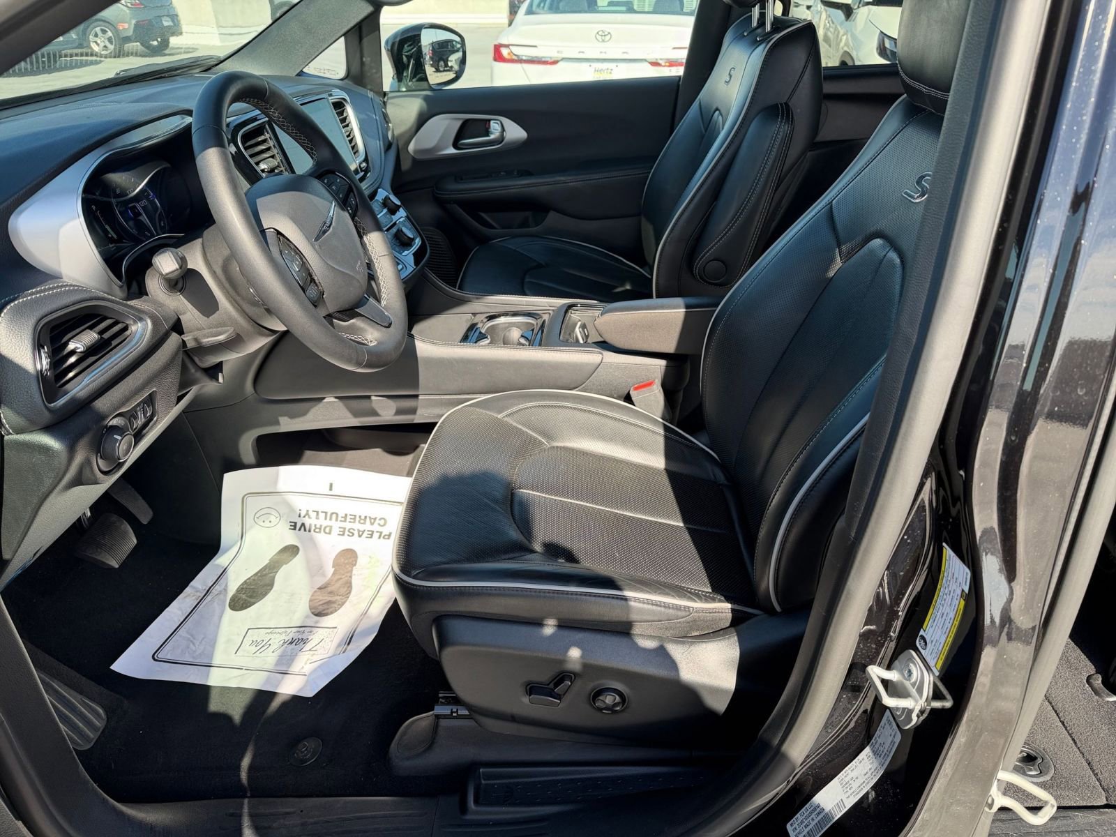 Thumbnail: 2025 Chrysler Pacifica - 30