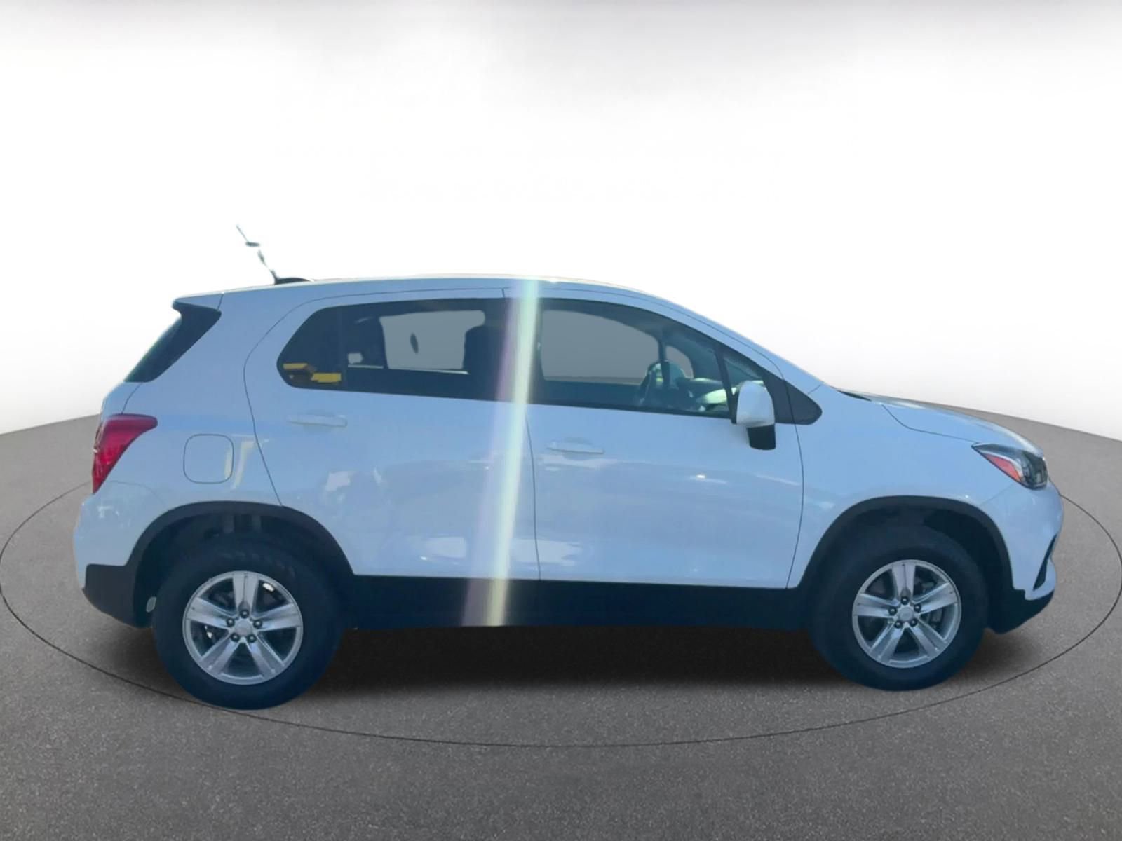 Thumbnail: 2022 Chevrolet Trax - 16