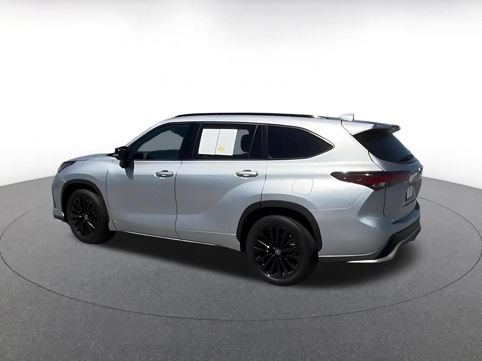 Thumbnail: 2024 Toyota Highlander - 10