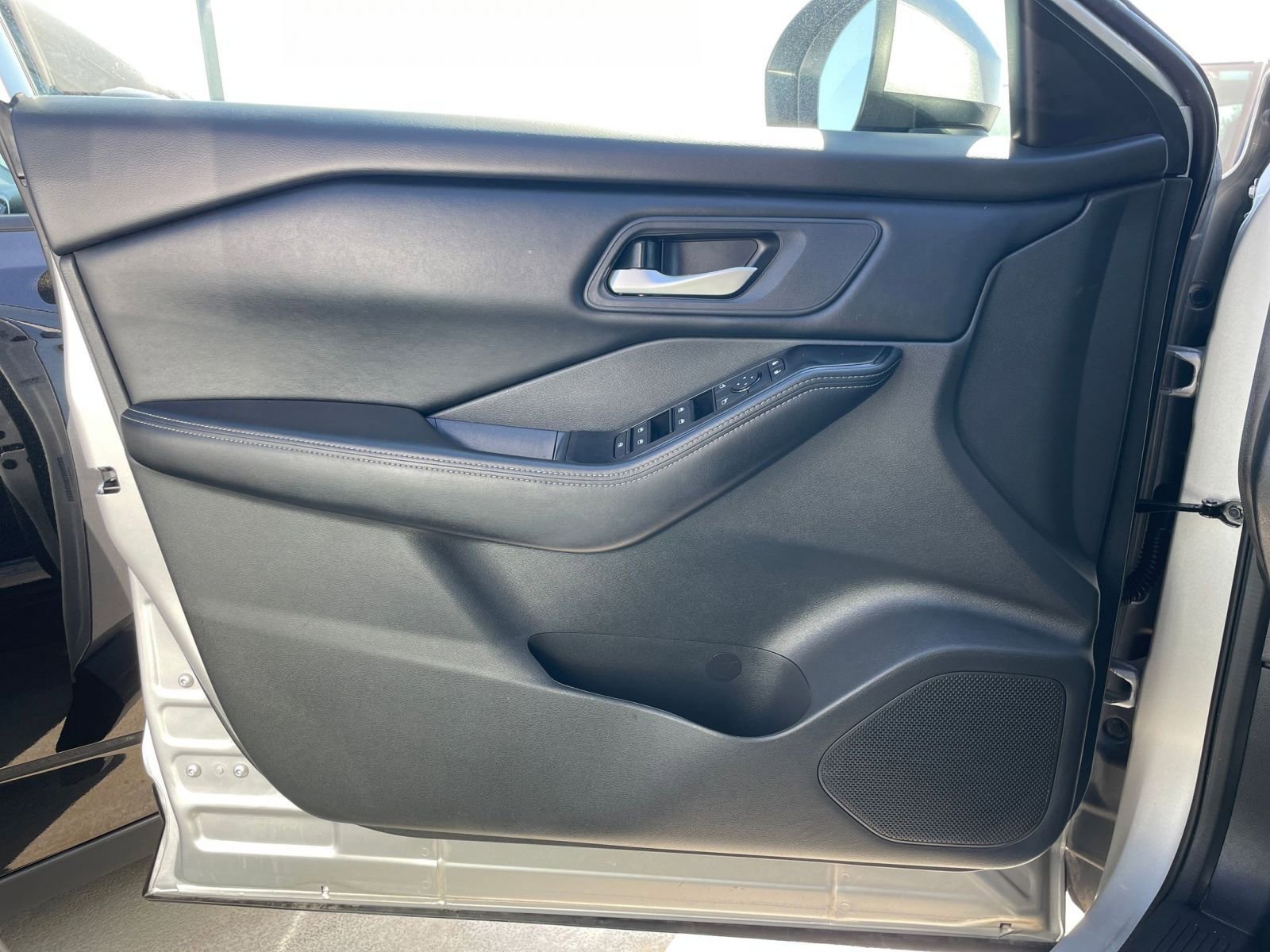 Thumbnail: 2025 Nissan Rogue - 18