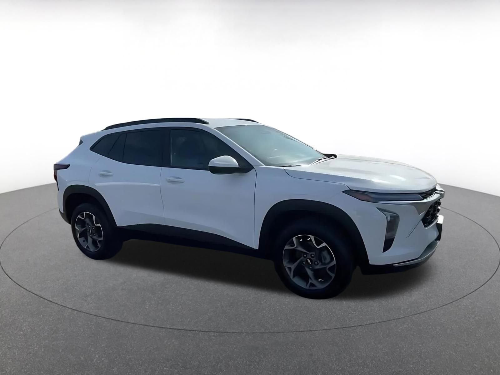 Thumbnail: 2025 Chevrolet Trax - 2